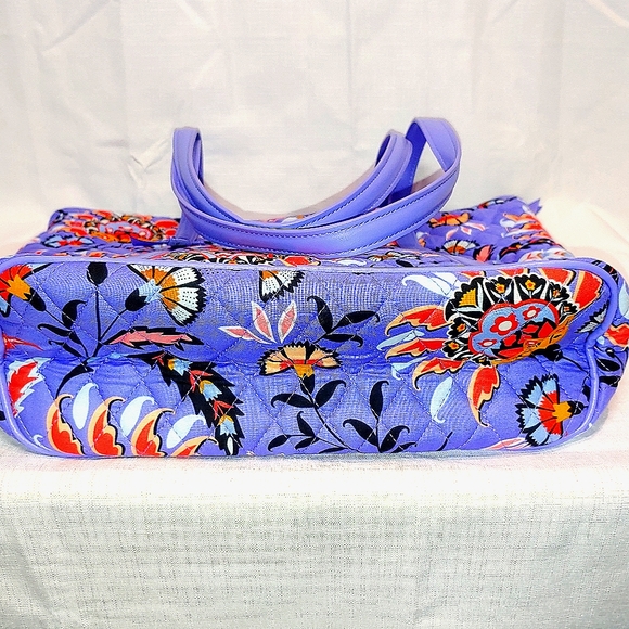 🎉HP🎉Vera Bradley Small trimmed tote in Mural Garden - Picture 6 of 6